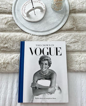 Cargar imagen en el visor de la galería, Libro The Crown in Vogue