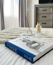 Cargar imagen en el visor de la galería, Libro The Crown in Vogue