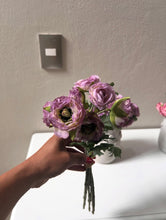 Cargar imagen en el visor de la galería, Ramo ranúnculos morado
