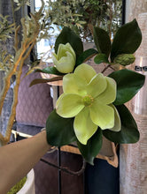Cargar imagen en el visor de la galería, Rama de magnolia
