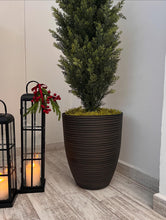 Cargar imagen en el visor de la galería, Macetera tallada negra
