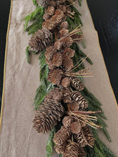 Cargar imagen en el visor de la galería, Guirnalda de bellotas
