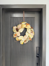 Cargar imagen en el visor de la galería, Corona de magnolia, bellotas y nueces
