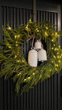 Cargar imagen en el visor de la galería, Corona de pino araucaria led
