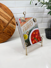 Cargar imagen en el visor de la galería, Libro The Corleone Family Cookbook
