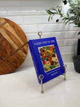 Cargar imagen en el visor de la galería, Libro Flavors from the Farm
