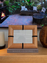 Cargar imagen en el visor de la galería, Retratera madera
