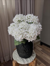 Cargar imagen en el visor de la galería, Ramo de hortensias mini
