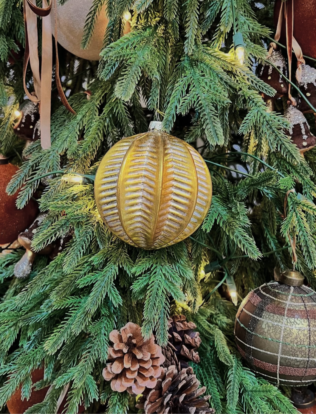 Esfera dorada 4.5