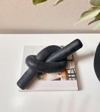 Cargar imagen en el visor de la galería, Nudo negro

