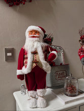 Cargar imagen en el visor de la galería, Santa con candil
