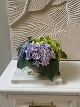 Cargar imagen en el visor de la galería, Arreglo de hortensias
