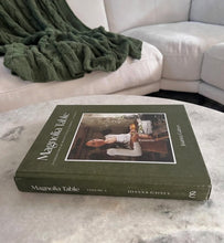Cargar imagen en el visor de la galería, Libro Magnolia Table

