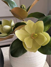Cargar imagen en el visor de la galería, Rama de magnolia
