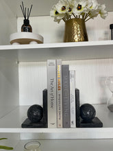 Cargar imagen en el visor de la galería, Sujeta libros orbe
