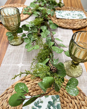 Cargar imagen en el visor de la galería, Guirnalda de eucalipto
