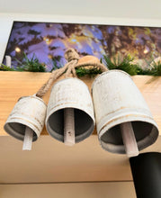 Cargar imagen en el visor de la galería, Set de campanas blancas

