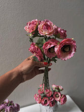 Cargar imagen en el visor de la galería, Ramo ranúnculos rosa
