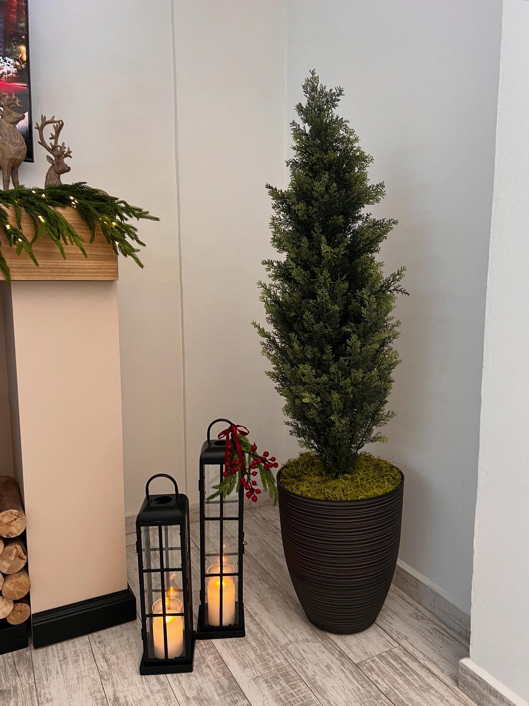 Macetera tallada negra