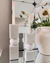 Cargar imagen en el visor de la galería, Set de dos candelabros
