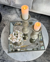 Cargar imagen en el visor de la galería, Set de dos candelabros
