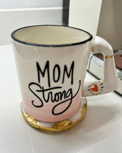 Cargar imagen en el visor de la galería, Taza mom strong
