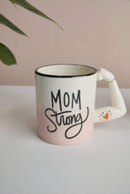 Cargar imagen en el visor de la galería, Taza mom strong
